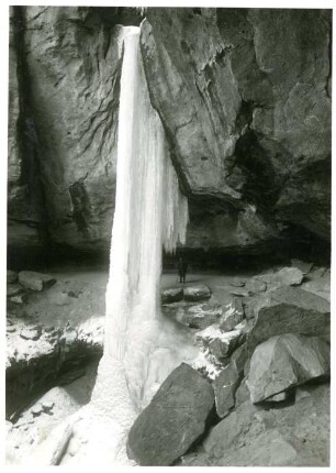 Sächsische Schweiz, Gautschgrotte im Polenztal, Eisbildung
