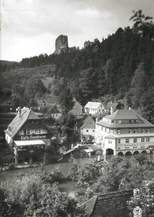 Rathen-Niederrathen. Elbhochwasser in der Mündung des Grünbaches (Amselgrund). Blick nach Nordwest über die überflutete Hauptstraße (mit Wohnhäusern Nr. 9 b und 10) den Amselgrund aufwärts zum Talwächter
