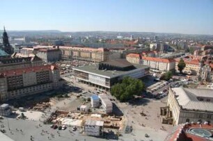Dresden-Altstadt. Blick von der Kuppel der Frauenkirche über den Kulturpalast nach Südwesten