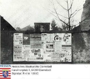 Darmstadt, 1931 (um) / Plakatwand mit Plakaten verschiedener Parteien