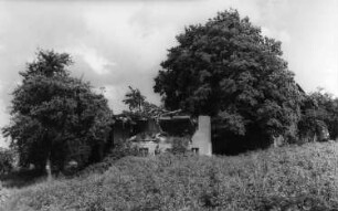 Kodersdorf-Wiesa. Ehem. Windmühlengehöft Hartmann, Ruine des Wohnhauses