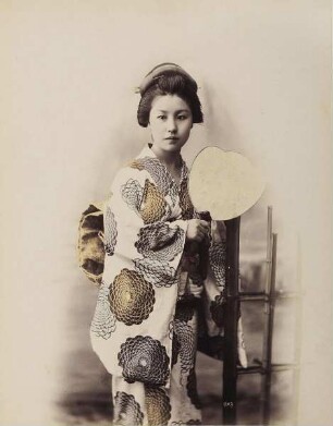 Geisha mit Fächer