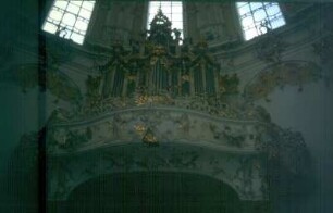 Ettal. Kloster Ettal, Klosterkirche Sankt Maria. Orgelempore (1745/1752; J. B. Zimmermann) und zweimanualige Orgel von Johann Georg Herterich o. Hörthrich (1753; Erweiterung 1968-1969, Zeilhuber Orgelbau)