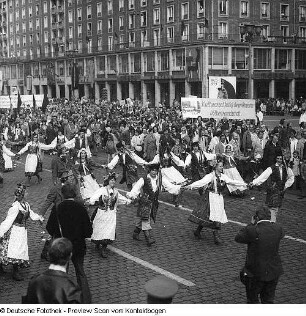 Erster Mai, Thälmannstraße