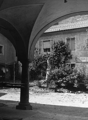 Klagenfurt. Pfarrhaus (1759). Teilansicht der Hoffassade