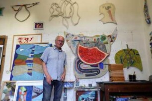 VEIT HOFMANN IN SEINEM ATELIER