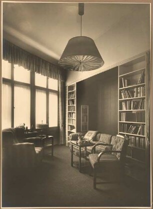 Wohnung. Inneneinrichtung: Wohn- und Schlafzimmer Sitzecke mit Sofanische