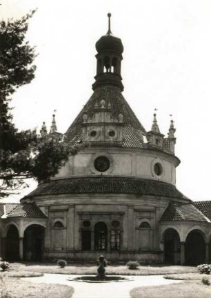 Jindřichův Hradec (Neuhaus). Schloss (13. Jh.). Schlossgarten mit Lusthaus "Rondell" (1591-1596)