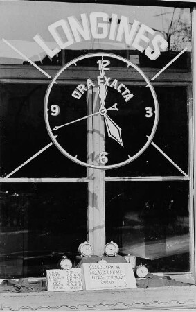 Schaufenster eines Uhrengeschäfts