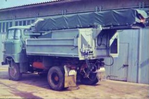 Befüllfahrzeug auf Basis W50 LA/K in Transportstellung