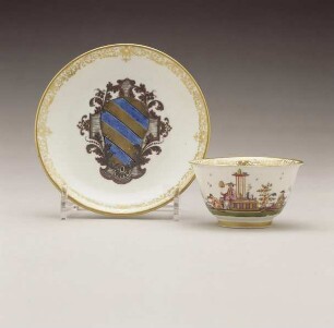 Koppchen und Unterschale mit Wappen Contarini und Chinoiserie