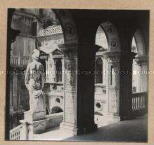 Venedig, Mars-Statue auf der Riesentreppe im Hof des Dogenpalastes