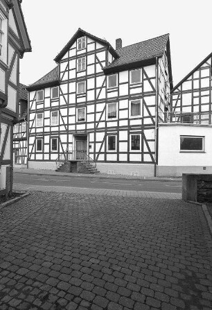 Ehem. Gasthaus 'Zum weissen Ross' (Gasthaus); Helsa, Leipziger Straße 51A-B