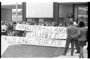 Kleinbildnegativ: Streik des Schering-Werks Charlottenburg, 1973