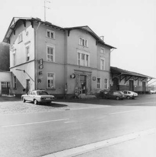Bahnhofsgebäude; Brechen, Bahnhofstraße 32