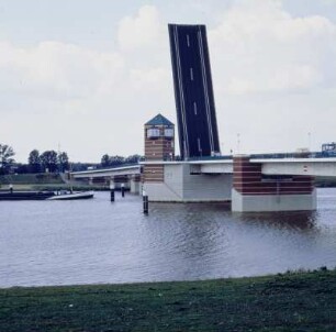 Emsbrücke Leer, Jann-Berghaus-Brücke