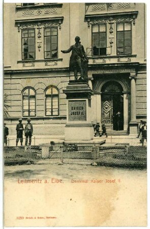 Leitmeritz. Denkmal Kaiser Josef II. : Leitmeritz. Denkmal für Kaiser Joseph II. vor der Staats-Realschule