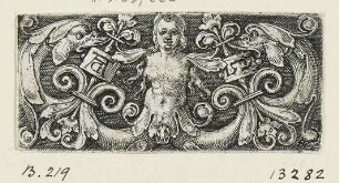 Ornament mit weiblichem Torso zwischen Delphinen