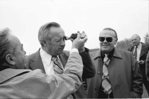 Batzenberg: Weinbergbegehung mit Minister Weiser