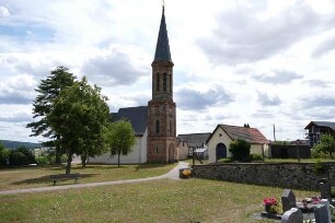 Evangelische Kirche mit Friedhof (Kirche, ev.); Ortenberg, Jahnstraße 1, Jahnstraße