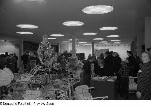 Blick in einen Verkaufsraum mit Spielzeug