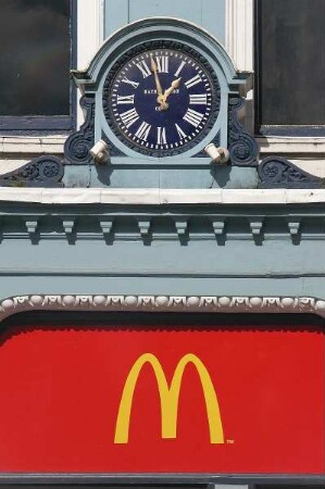 Cork - McDonnald : McDonnald Restaurant im Stadtzentrum von Cork, aufgenommen am 23. März 2004