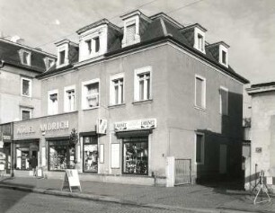 Radebeul, Sidonienstraße 3. Wohnhaus mit Läden (1876/1900)