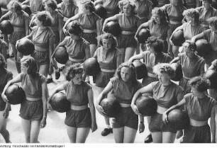 Berlin, 3. Weltfestspiele der Jugend und Studenten, Sportlerparade, August 1951