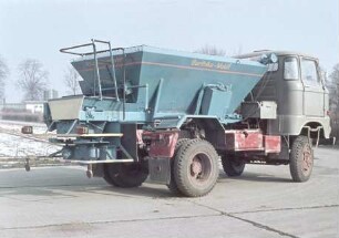 LKW W50 LA/K mit Streuaufsatz D 032