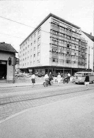 Freiburg i. Br.: Neues Bürohaus am Ring von unten