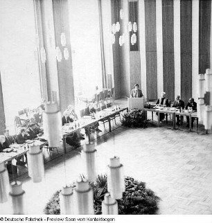 Internationale Kommunalpolitiker: Vorbereitungskommision? für das 9. Kolloquium (1972.03); Uno Vereinigung im Rathaus (1972.03.20); Schwedische Kommunalpolitiker mit Böhme (1972.07); Wrozlawer Stadtverordnete (1972.12); Ostrawa (1973.05); Präsident der französischen Abgeordneten (1974.01)