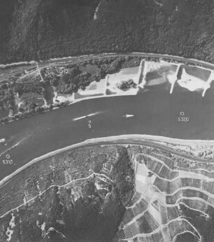 Niedrigwasser des Rheins bei Bingen