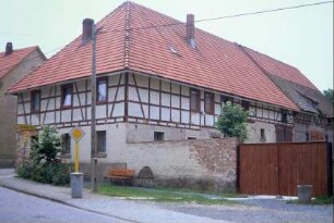 Bauernhof, Wohnhaus mit Vollwalm zur Straße