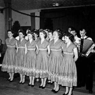 Kreislandjugendverband Stormarn: Kreislandjugendtag: Bargteheide: Schützenhofsaal: Landjugendgruppe Wilstedt singt