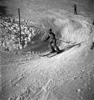 Skifahrer am Hang