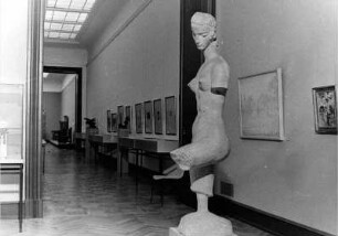 Blick in die Ausstellung "Stilkunst um 1900 in Deutschland" vom 30. Juni 1972 - Dez. 1972 in der Nationalgalerie