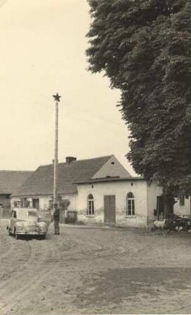 Dorfplatz in Großliebitz : Nawjes we Wjelikich Libicach