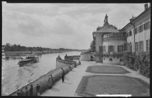 Pillnitz. Schloss Pillnitz mit Dampfer