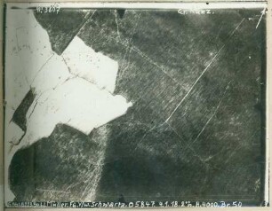 Foto von nicht sichtbaren Maschinengewehr-Schneisen (Luftbild)