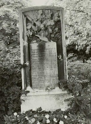 Denkmal für die Gefallenen des 1. Weltkrieges : Denkmal für die Gefallenen des 1. Weltkrieges. Stein (um 1920). Meerane, Am Bürgergarten