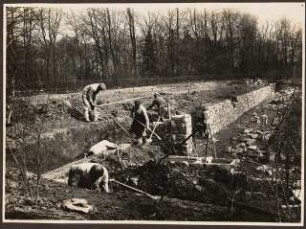 Fotoalbum: Deutsche Gartenbau- und Schlesische Gewerbe-Ausstellung (GUGALI), Liegnitz: Aufbauarbeiten und Vorbereitung des Ausstellungsgeländes: Anlegen von Mauern