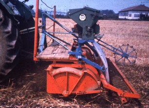 Fotografie: Säverfahren, Mulchsaat, Breitsaat, Bodenfräse