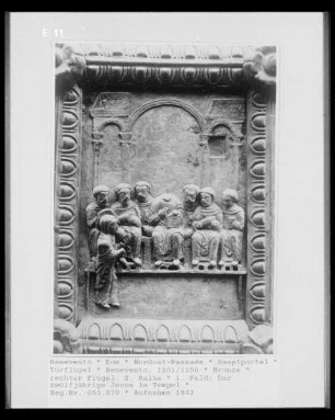 Türflügel — 1. Feld: Der zwölfjährige Jesus im Tempel