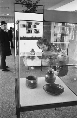 Ausstellung des amerikanischen Keramikers Byron Temple im Landesgewerbeamt