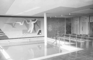 Höchenschwand: Schwimmbad; Becken und Wandplastik