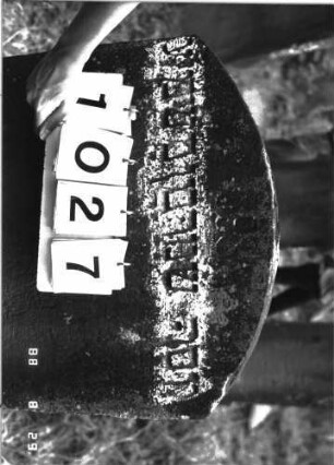 Grabstein 1027 (Index: 100098994) Maße HxBxT: 118x61x10 cm: Grabstein 1027 (Detailaufnahme)