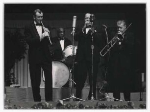 Kid Ory, Bob McCracken, Henry Red Allen, Alton Redd