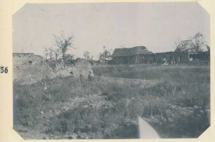 Foto einer zerstörten Häusergruppe in Ovillers(-la-Boisselle)