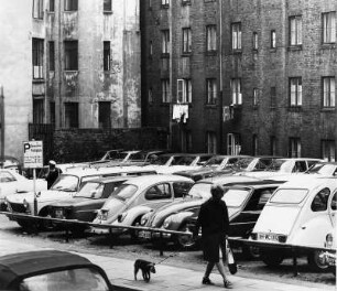 Hamburg-Altstadt. Parkplatz an der Poststraße