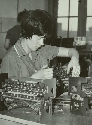 Schreibmaschinen-Montage, VEB Schreibmaschinen-Werk Dresden, 1967